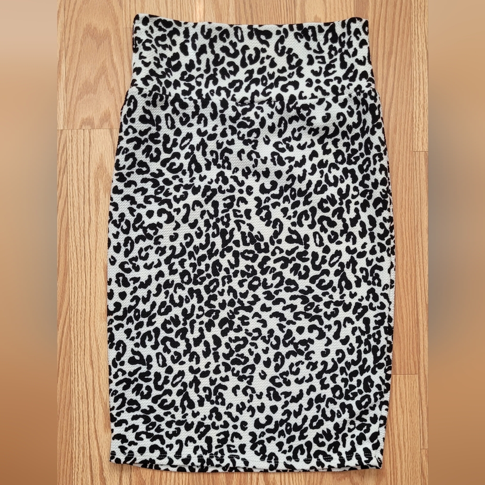 LuLaRoe Cassie Pencil Skirt Black and White Animal Print XS